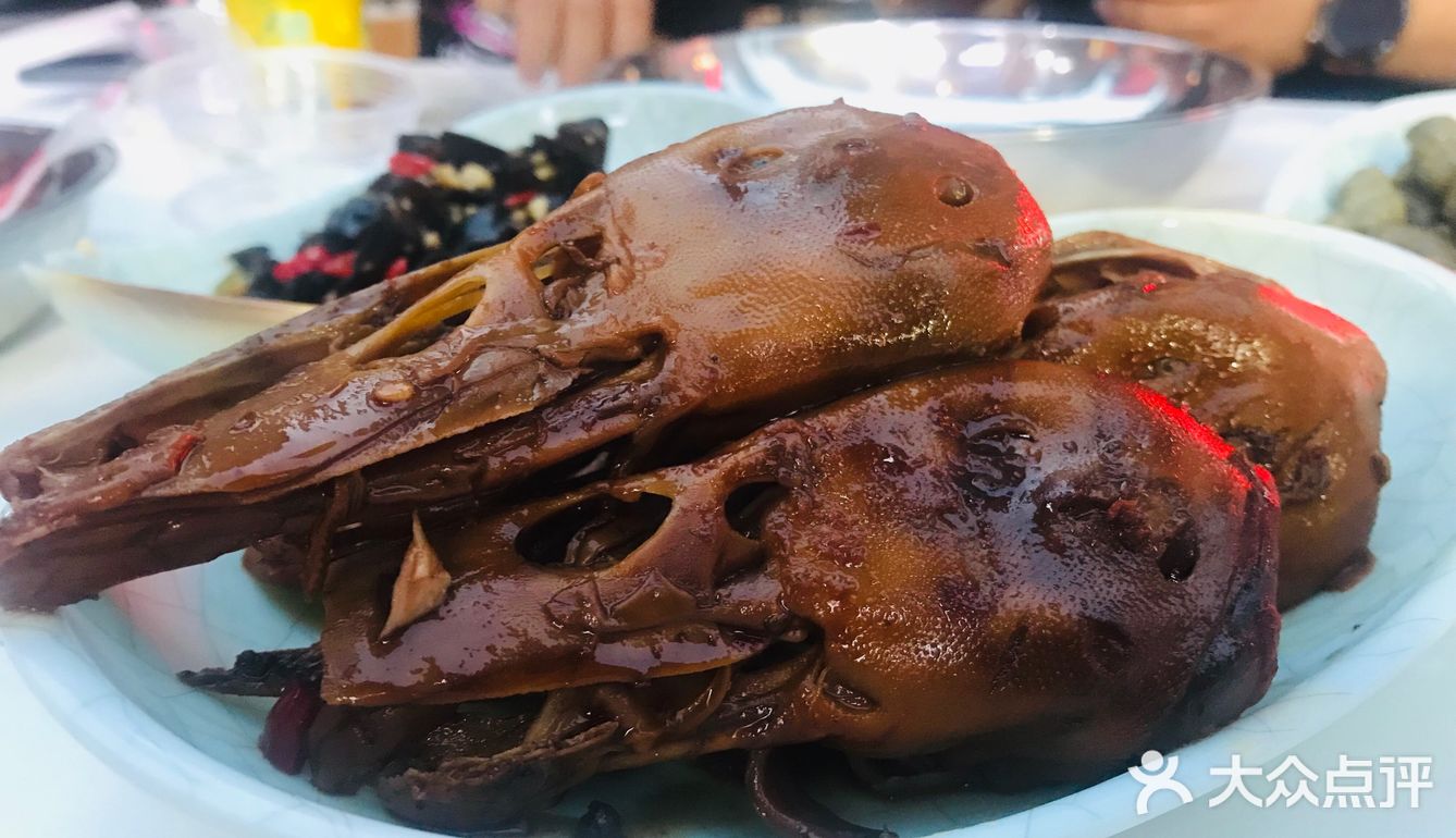 小龙虾是每天江苏新鲜运送的青虾，壳软新鲜肉嫩