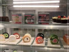面包甜点陈列柜-卷时·瑞士卷·生日蛋糕(大望路店)