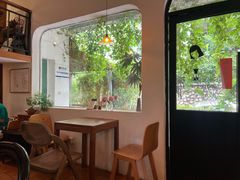 -彳亍咖啡·这里(水湾路店)