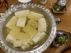 -石磨豆花家常菜·牦牛排土火锅