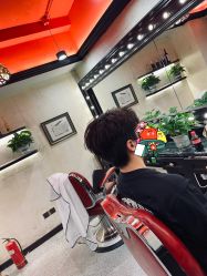 -东方先生国潮男士理发馆