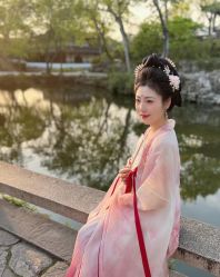 -一揽芳华汉服旗袍体验馆(拙政园店)
