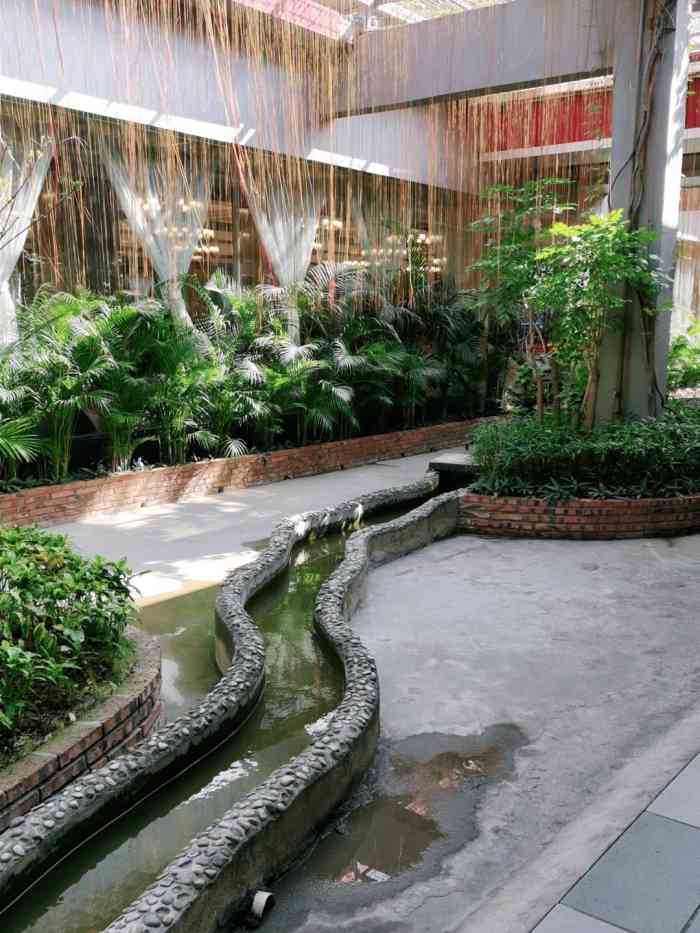 今日又过来华丽宫打卡了,园林布局的酒楼,溜娃饮茶一流嘻嘻.