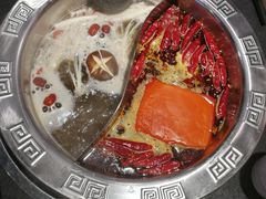红油鸳鸯锅-热辣宗师·串串火锅(万达金街店)
