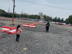 -上海佘山国家森林公园东门地面停车场