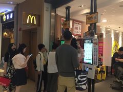 等位区-麦当劳(世纪汇广场店)