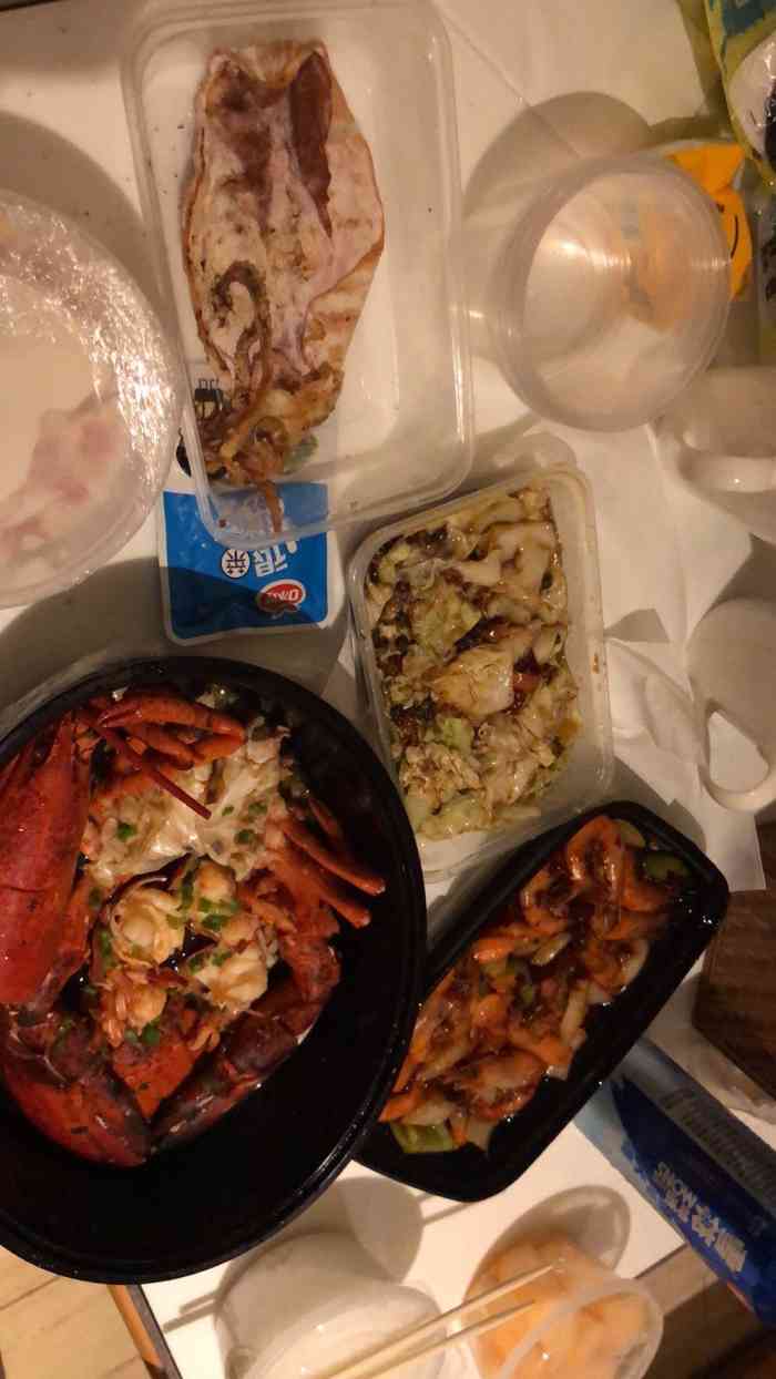 在酒店连续叫了两晚这家外卖,很新鲜,量好大,就是每次都点太多哈