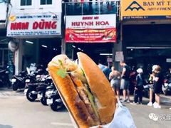 -Bánh Mì Huynh Hoa