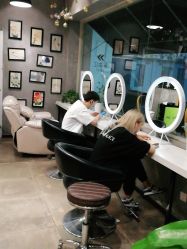 -时尚殿堂明星门店