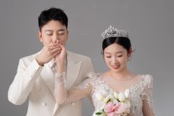 -雪中彩影婚纱摄影·微光艺术中心