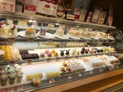 面包甜点陈列柜-西村叔叔的店·面包·甜品·蛋糕(崂山丽达店)