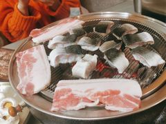 -围炉肉舍•炭烤活鳗•丹东海鲜烤肉(步行街店)