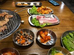 厚切五花肉-·缸桶屋·韩式牛肋条自助烤肉(西湖D11店)