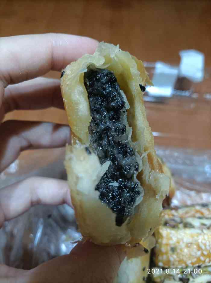 状元府糕点-"家附近的糕点店,价位还可以,买的人很多,.