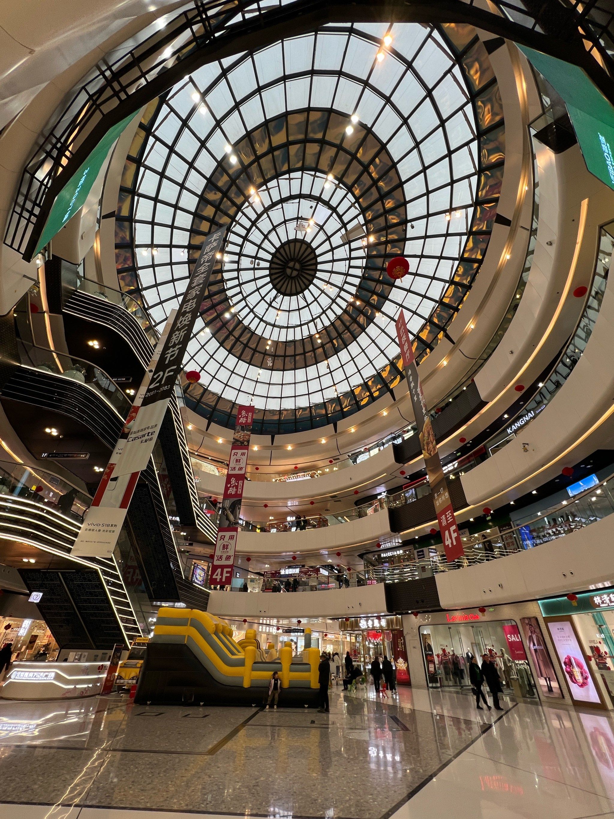 北京这两年的万达广场如雨后春笋
开了好多家
去年最大的两家是