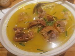 -帅巴人舅母子腊蹄民俗村