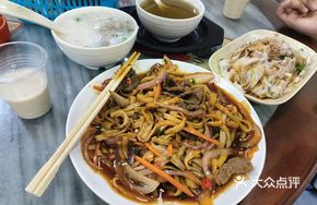 Stir-Fried Beef Rice Noodles