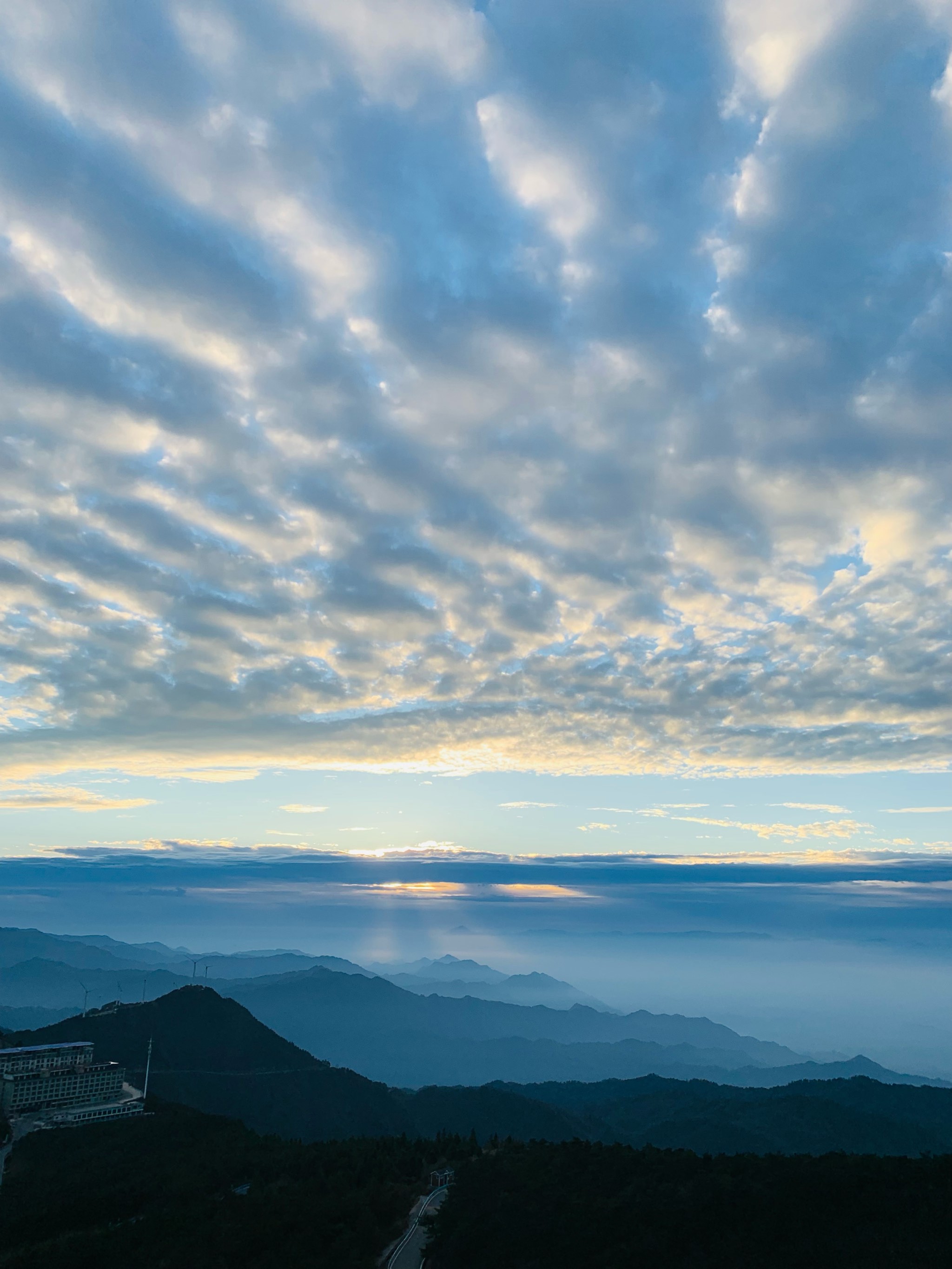 山顶的风景真美啊图片