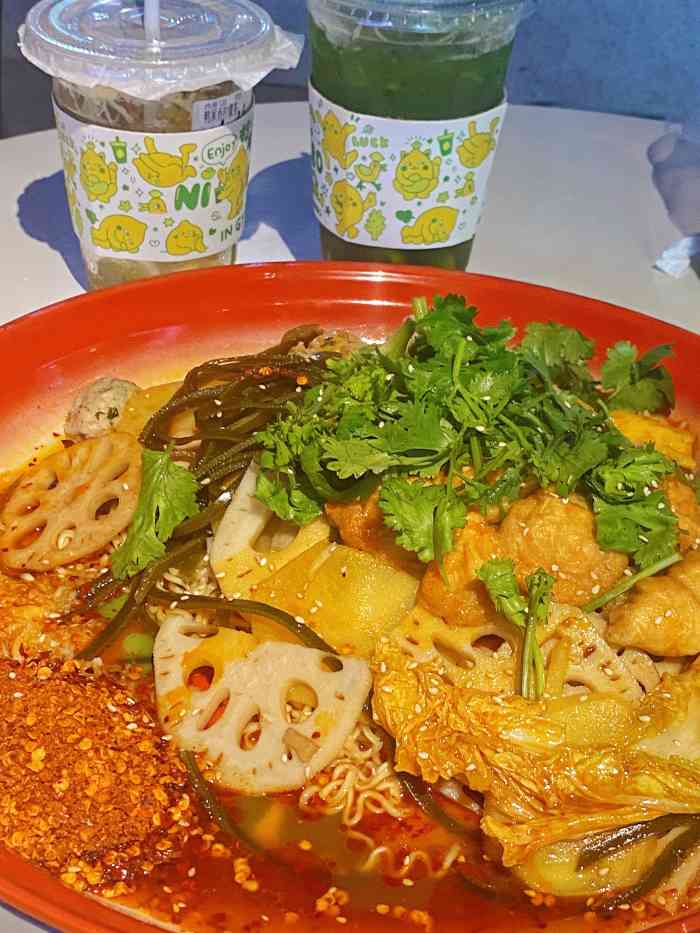 老街称盘麻辣烫(大南门店)-"是成都的味道 蒜香浓郁 食材新鲜 一大.