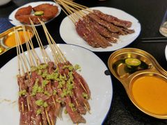 -何妹湿辣牛肉·粤式烧烤砂煲(桂雅路店)
