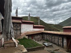 -比如骷髅墙景区