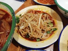-拈签一笑黄牛肉辣卤串串