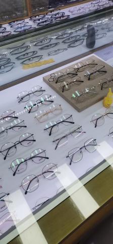 锐明眼镜(致远路店)-"位置不好找,但是如果你找到了那就是一个宝.
