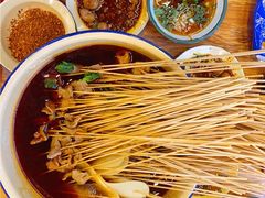 -拈签一笑黄牛肉辣卤串串