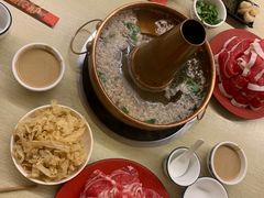 -洞庭洲·防空洞火锅·铜锅涮肉·烧烤(新百广场店)