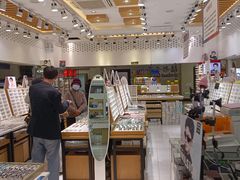 -美式眼镜·授权蔡司.依视路.尼康.豪雅.明月(人民广场店)