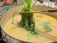 -尚尚仙·酸汤猪手·猪肚鸡火锅(华联万柳购物中心店)