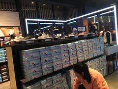 -SKECHERS 斯凯奇(上海国际时尚中心店)