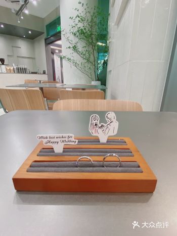 种草宝贝：之前一直在官网知乎看I-PRIMO婚戒图片