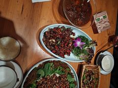 -老滇山寨•云南特色菜•地方菜•民族风情歌舞表演(金碧店)