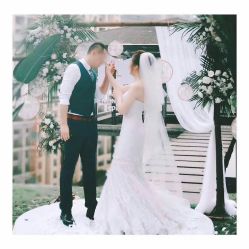 -觅白婚纱礼服馆