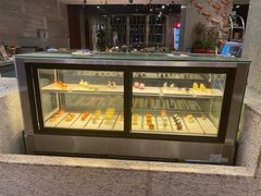 面包甜点陈列柜-厦门宝龙铂尔曼大酒店·海鲜自助餐厅