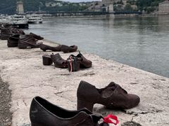 -多瑙河畔鞋履雕塑
