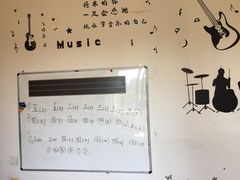 -八度音乐吉他教室(汉广店)