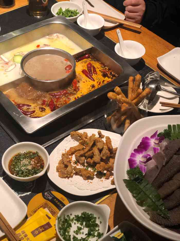 巴奴毛肚火锅(学院路店)-"外地南方朋友过来,带他们吃咱们邯郸最好吃.
