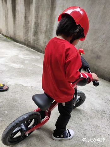 宝宝们很喜欢的平衡车，人家很高的运动