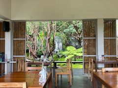 -Chom Cafe and Restaurant