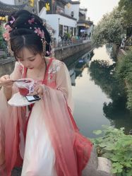 -一揽芳华汉服旗袍体验馆(拙政园店)