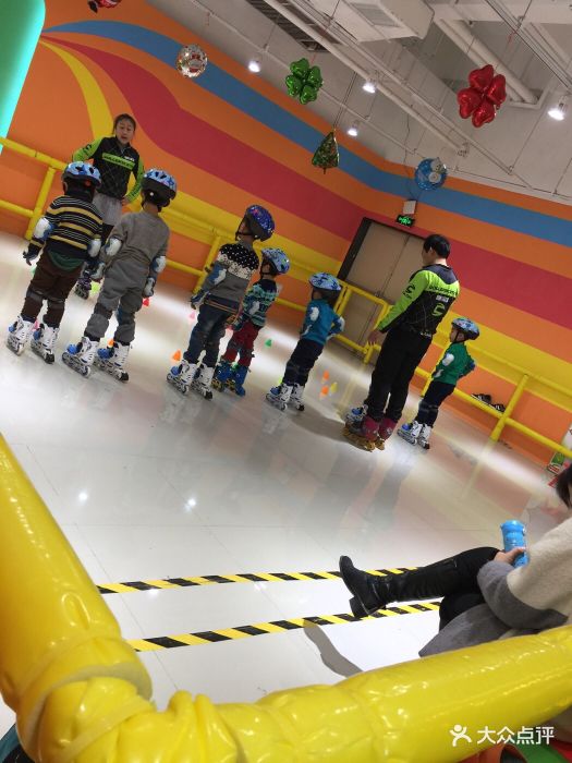 阿布溜溜轮滑(绿地缤纷广场店)-最初的小猫安的相册-上海亲子-大众