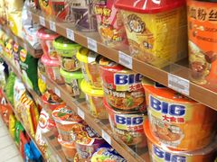 零售区-全家便利店(宜山路站店)