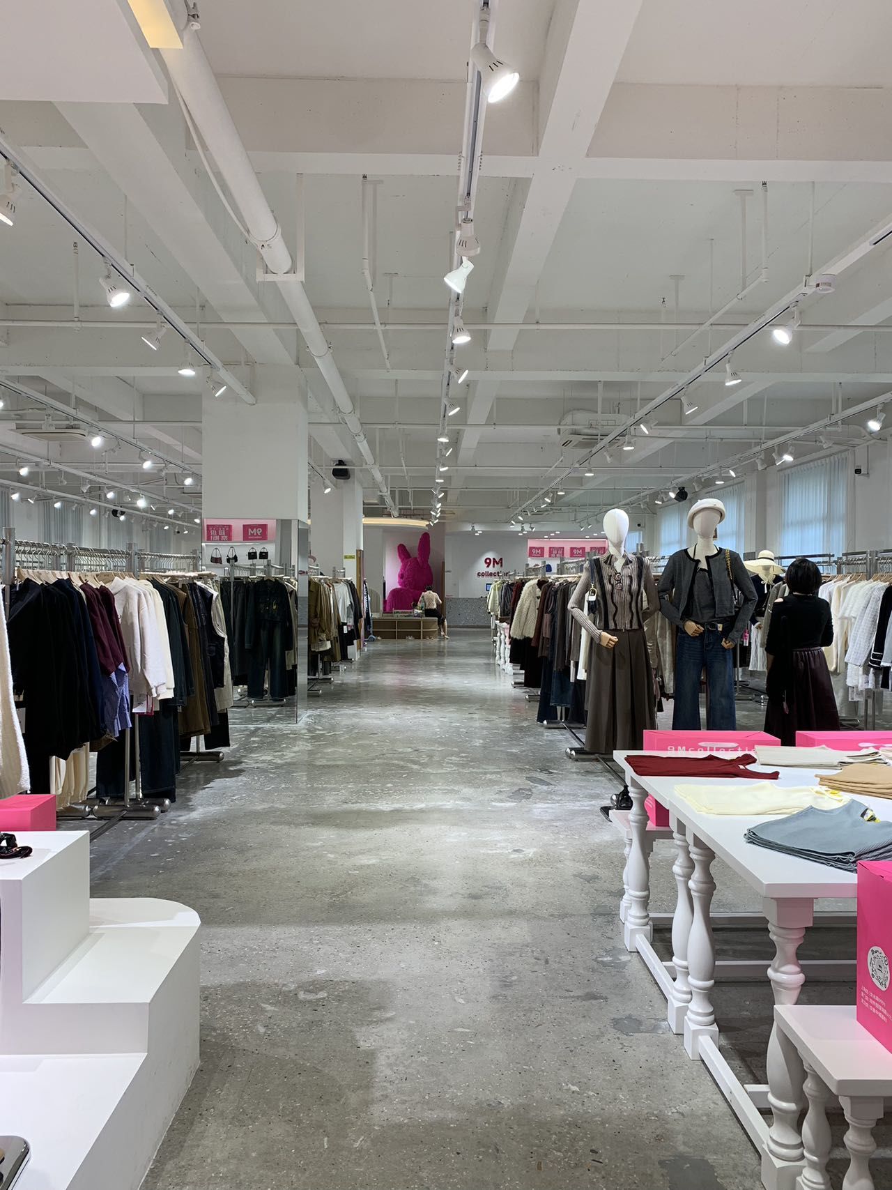 厦门新店!女装集合店 超1500 平自助购物