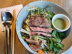 泰式煎牛肉泰碗配绿咖喱酱-Wagas沃歌斯(大学路店)