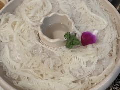 -老牌坊云南鱼豆花火锅(哈西万达店)