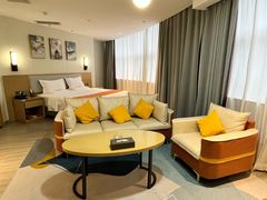 -南宁世纪君悦大酒店(青秀万达滨湖路地铁站店)