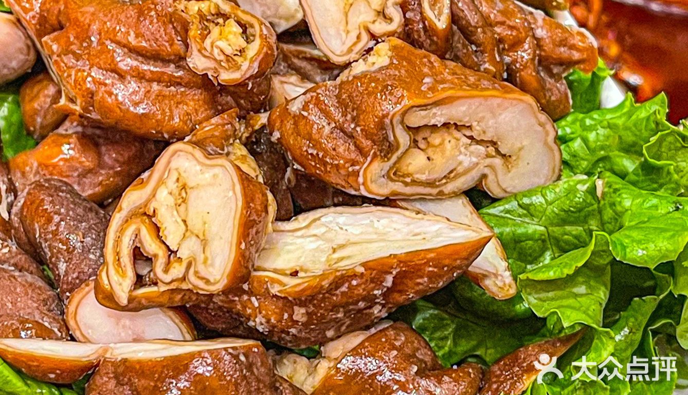 这朴实的牛杂煲肉都堆出来了…广州人这么能吃辣的吗⁉️  