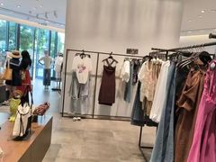 -URBAN REVIVO(上海中庚漫游城店)
